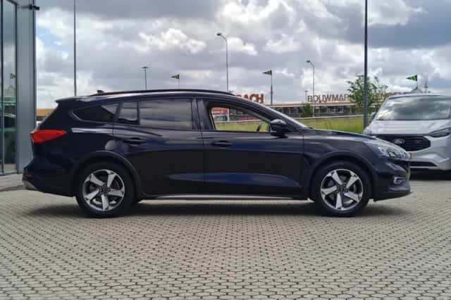 Ford Focus (2022) thumbnail 5