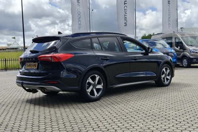 Ford Focus (2022) thumbnail 6