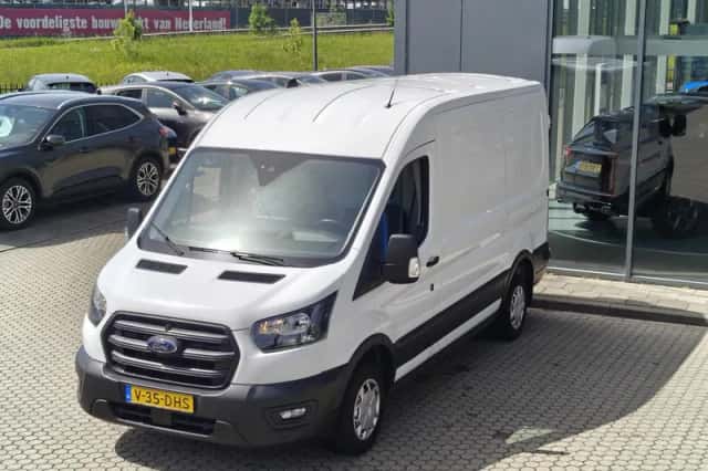 Ford Transit (2024) thumbnail 2