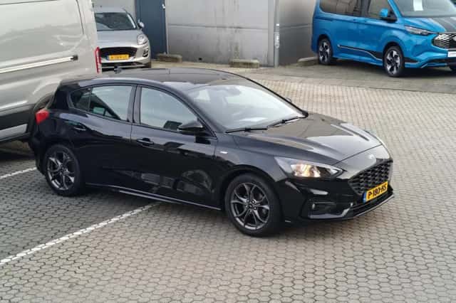 Ford Focus (2019) thumbnail 2