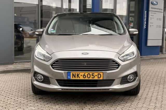 Ford S-Max (2015) thumbnail 3
