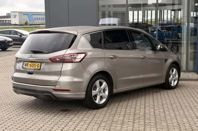 Ford S-Max (2015) thumbnail 9