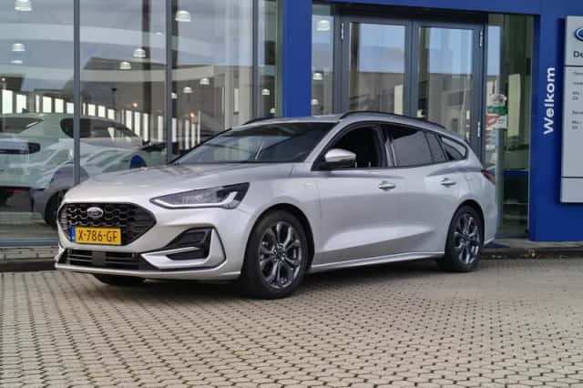 Ford Focus (2023) thumbnail 3