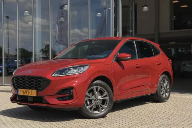 Ford Kuga (2023) thumbnail 2