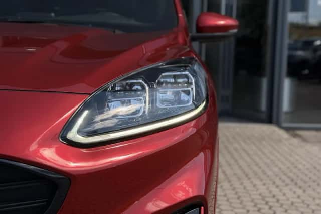 Ford Kuga (2023) thumbnail 3