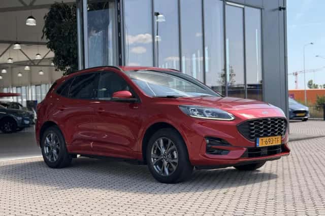 Ford Kuga (2023) thumbnail 5