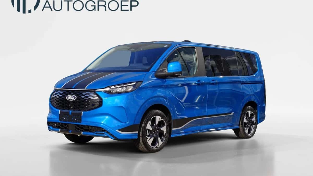 Ford Tourneo Custom (2025) — foto 1