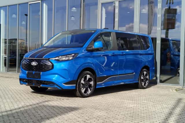 Ford Tourneo Custom (2025) thumbnail 2