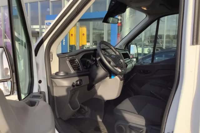 Ford Transit (2025) thumbnail 8