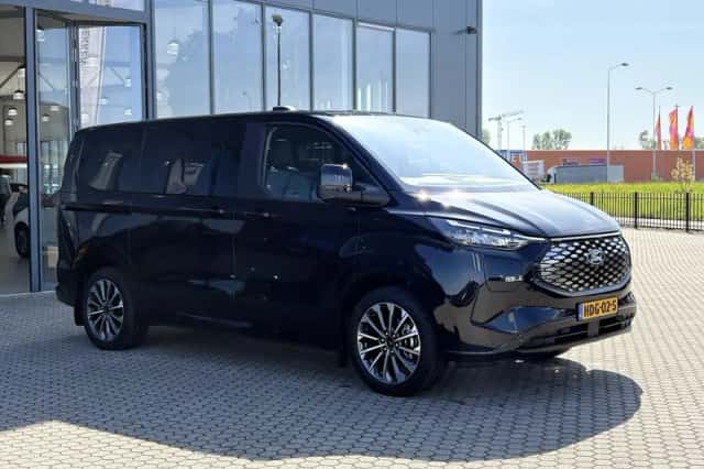 Ford Tourneo Custom (2024) thumbnail 3