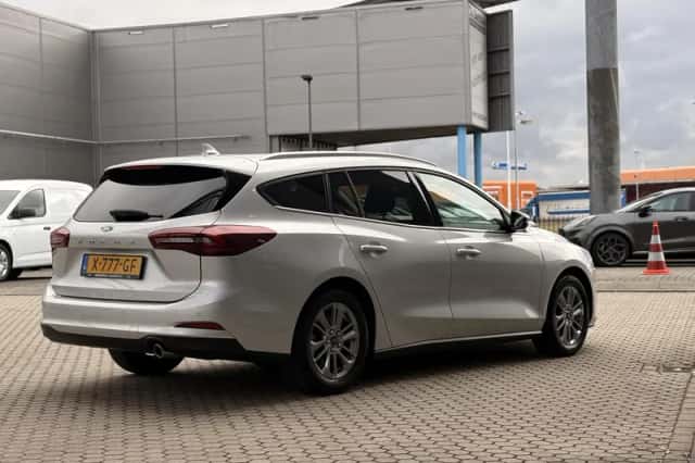 Ford Focus (2023) thumbnail 3