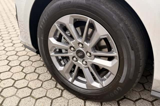 Ford Focus (2023) thumbnail 9