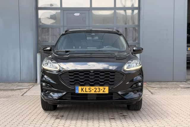 Ford Kuga (2023) thumbnail 3