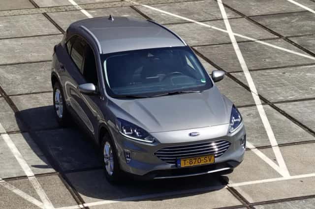 Ford Kuga (2023) thumbnail 2