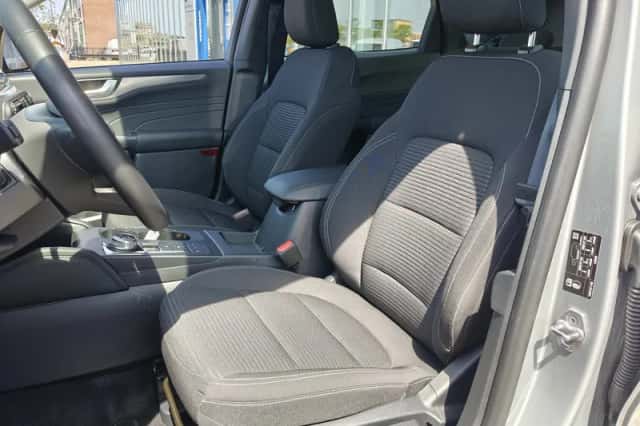 Ford Kuga (2023) thumbnail 14