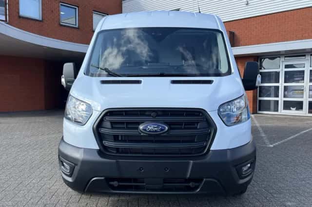 Ford Transit (2024) thumbnail 3