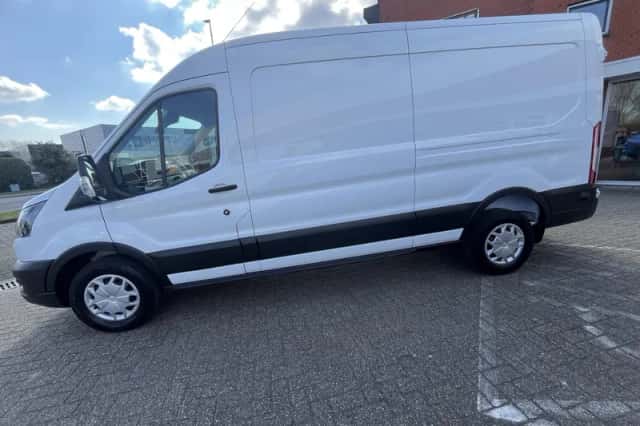 Ford Transit (2024) thumbnail 4