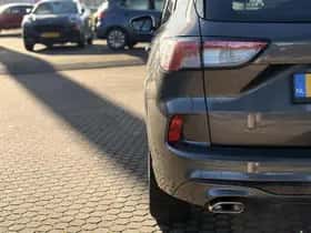 Ford Kuga (2023) thumbnail 4