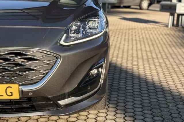 Ford Kuga (2023) thumbnail 5