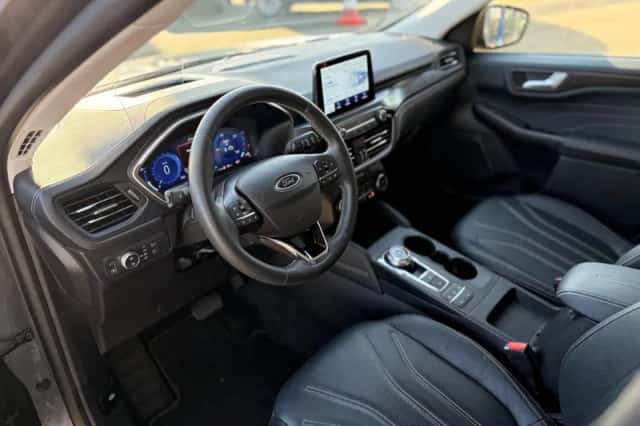 Ford Kuga (2023) thumbnail 9