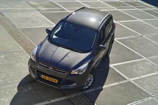 Ford Kuga (2015) thumbnail 2