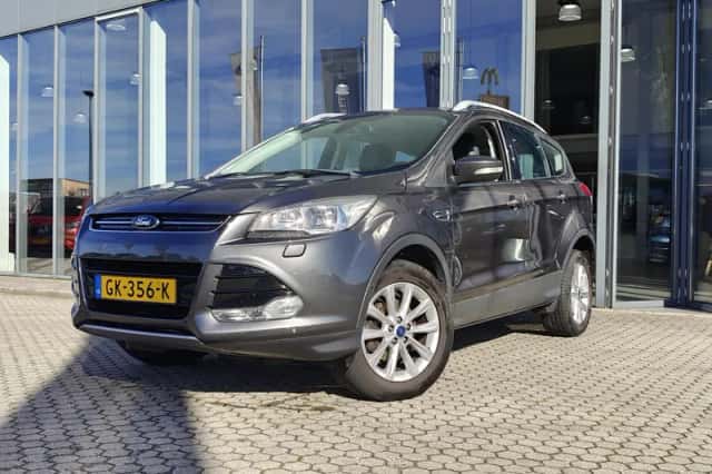 Ford Kuga (2015) thumbnail 4