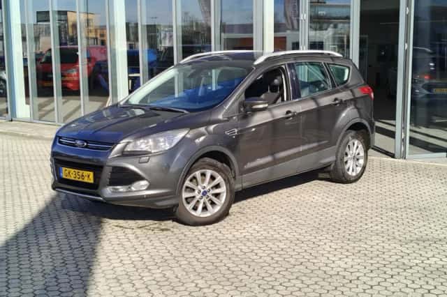 Ford Kuga (2015) thumbnail 5