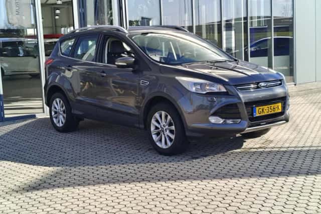 Ford Kuga (2015) thumbnail 6