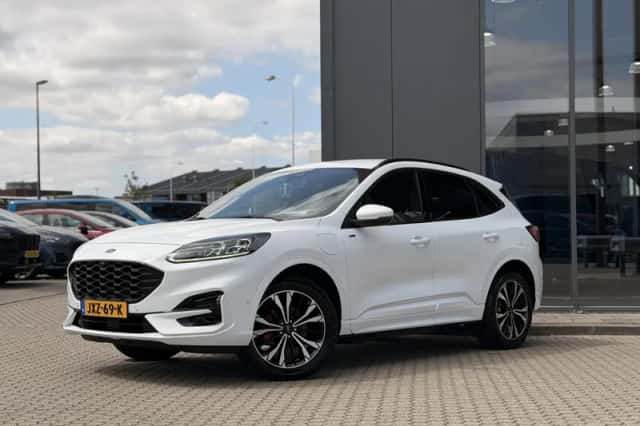 Ford Kuga (2023) thumbnail 2