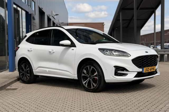 Ford Kuga (2023) thumbnail 5
