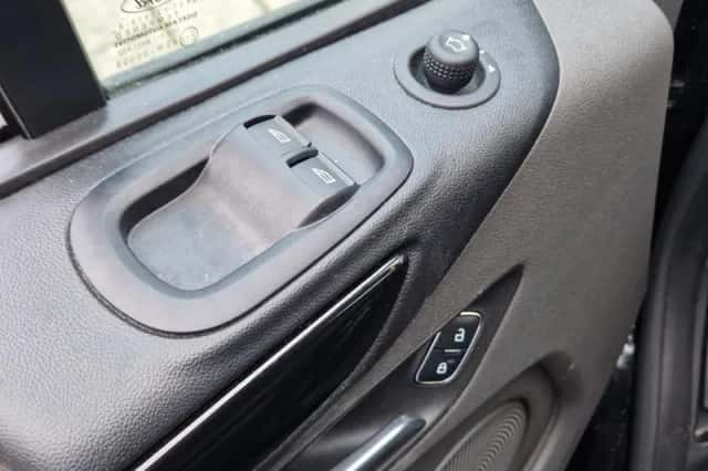 Ford Transit Custom (2023) thumbnail 11