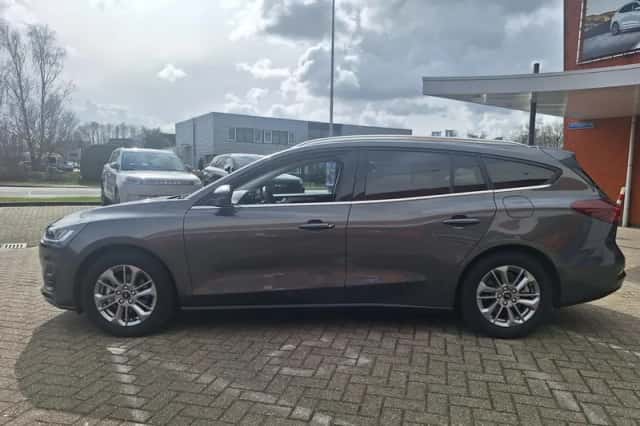 Ford Focus (2023) thumbnail 2