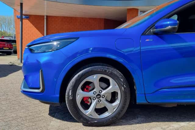 Ford Kuga (2025) thumbnail 3