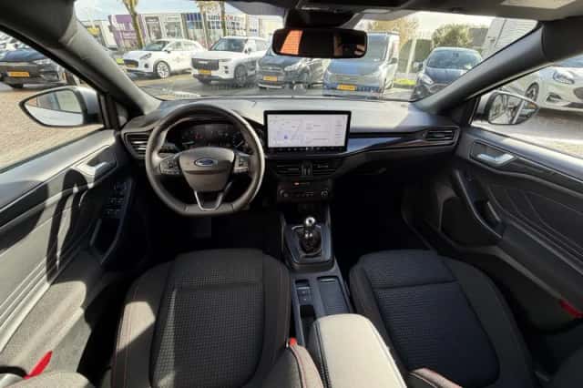 Ford Focus (2023) thumbnail 12