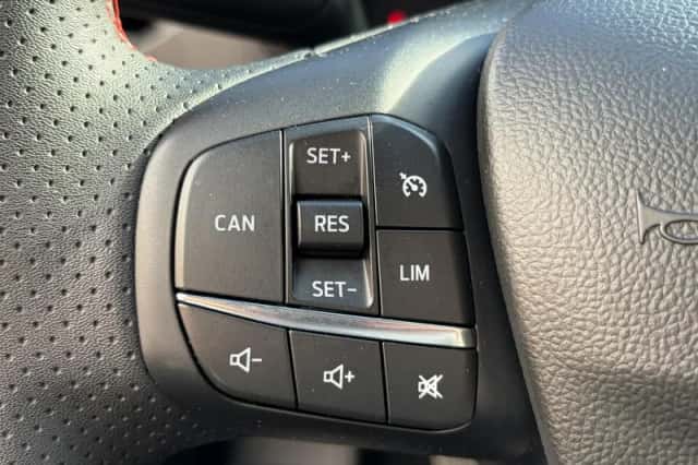 Ford Focus (2023) thumbnail 15