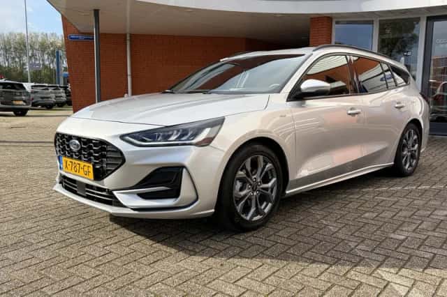 Ford Focus (2023) thumbnail 3