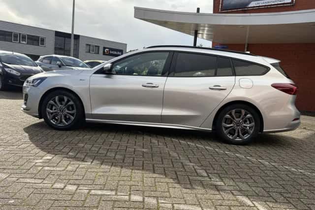 Ford Focus (2023) thumbnail 4