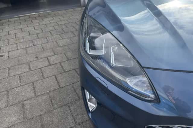 Ford Kuga (2022) thumbnail 3