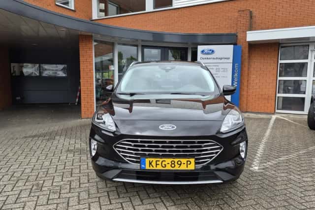 Ford Kuga (2022) thumbnail 2