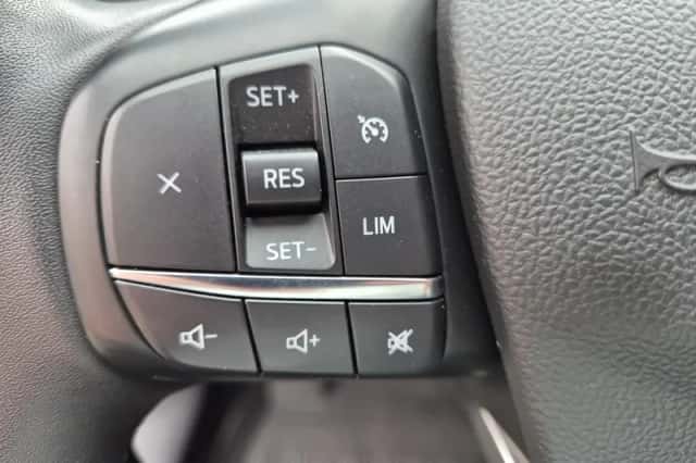 Ford Kuga (2022) thumbnail 16