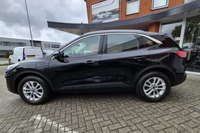 Ford Kuga (2022) thumbnail 4