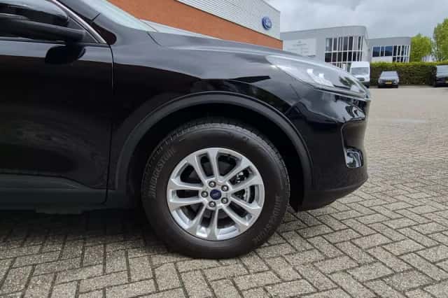 Ford Kuga (2022) thumbnail 10