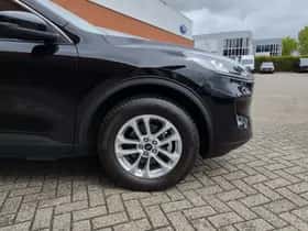 Ford Kuga (2022) thumbnail 10