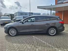 Ford Focus (2019) thumbnail 3
