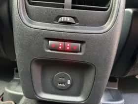 Ford Kuga (2021) thumbnail 17
