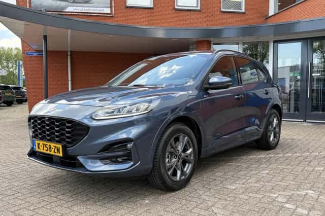 Ford Kuga (2021) thumbnail 3