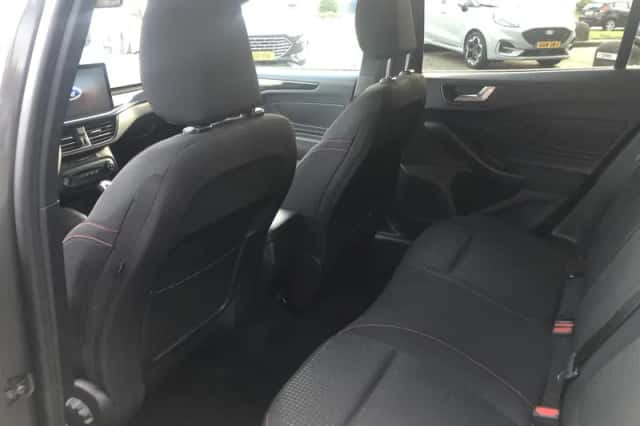 Ford Focus (2023) thumbnail 12