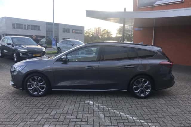 Ford Focus (2023) thumbnail 3