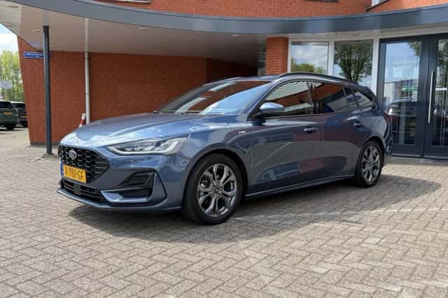 Ford Focus (2023) thumbnail 3