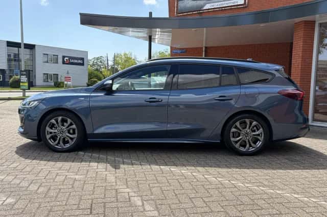 Ford Focus (2023) thumbnail 4